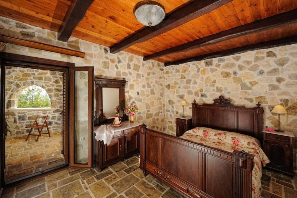 Вілла Stone House With Sea View Achlia Екстер'єр фото